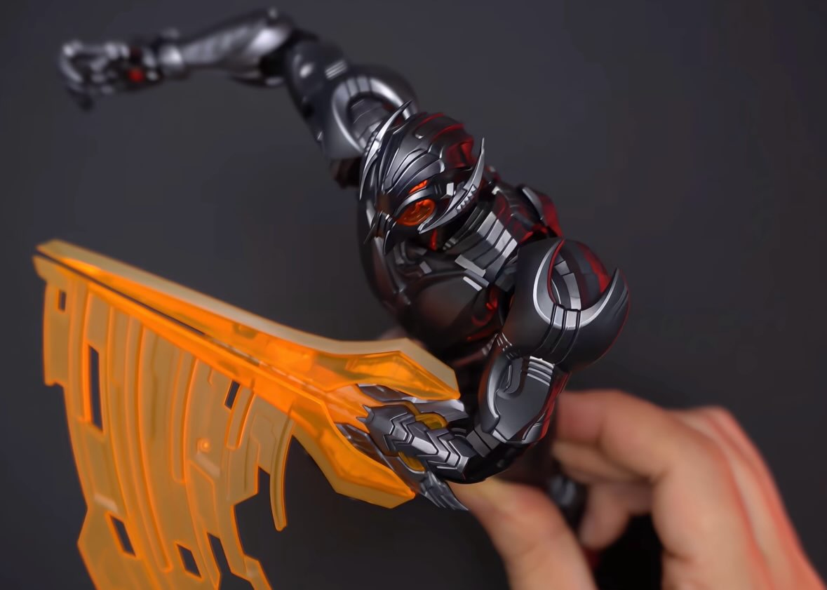 Nuevo Blokees Legend Edition M - Model Kit Ultron reseña y precio